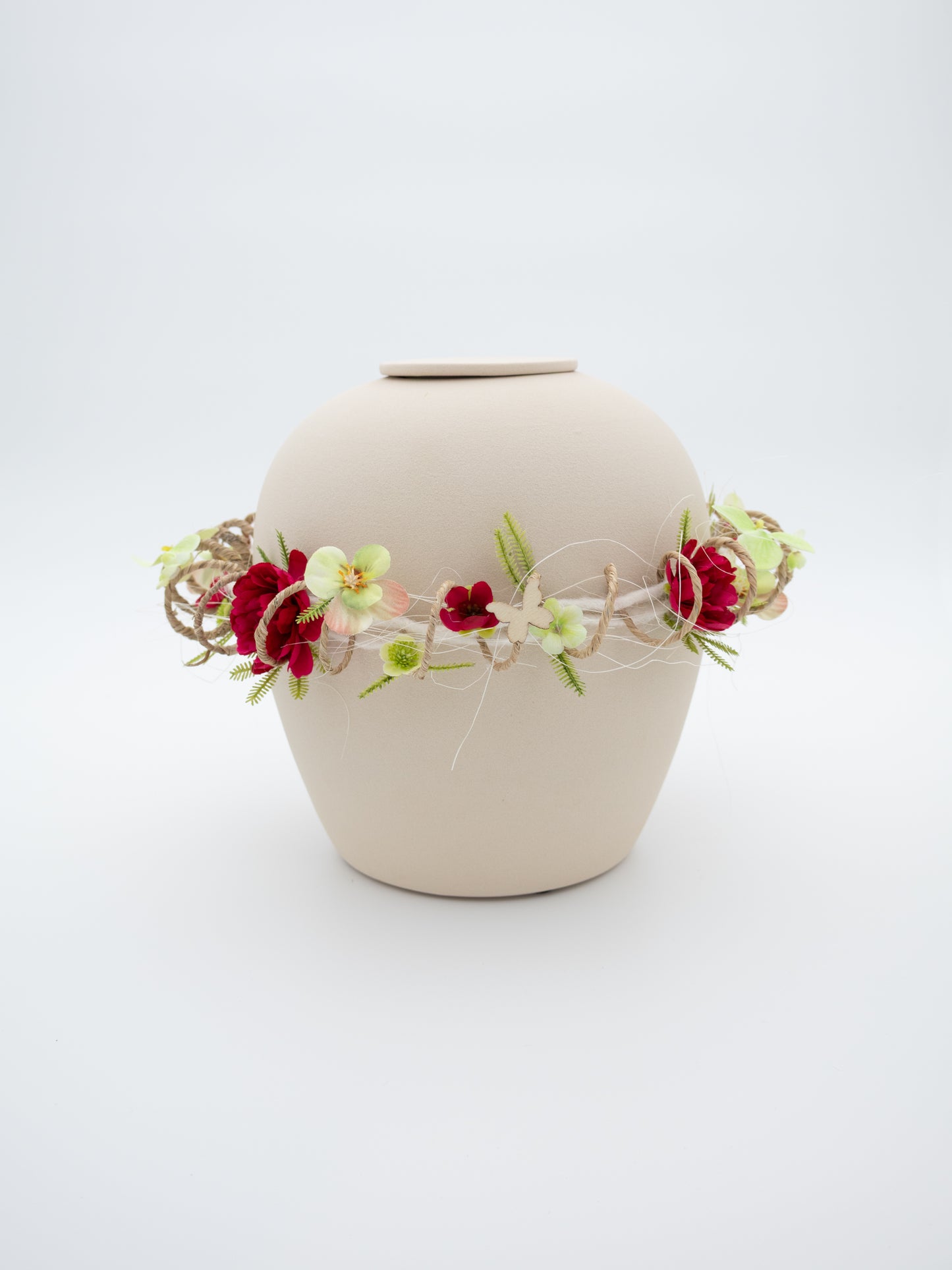 OmarmRing Verno herdenkingsurn met bloemenkrans – beige (Amore)