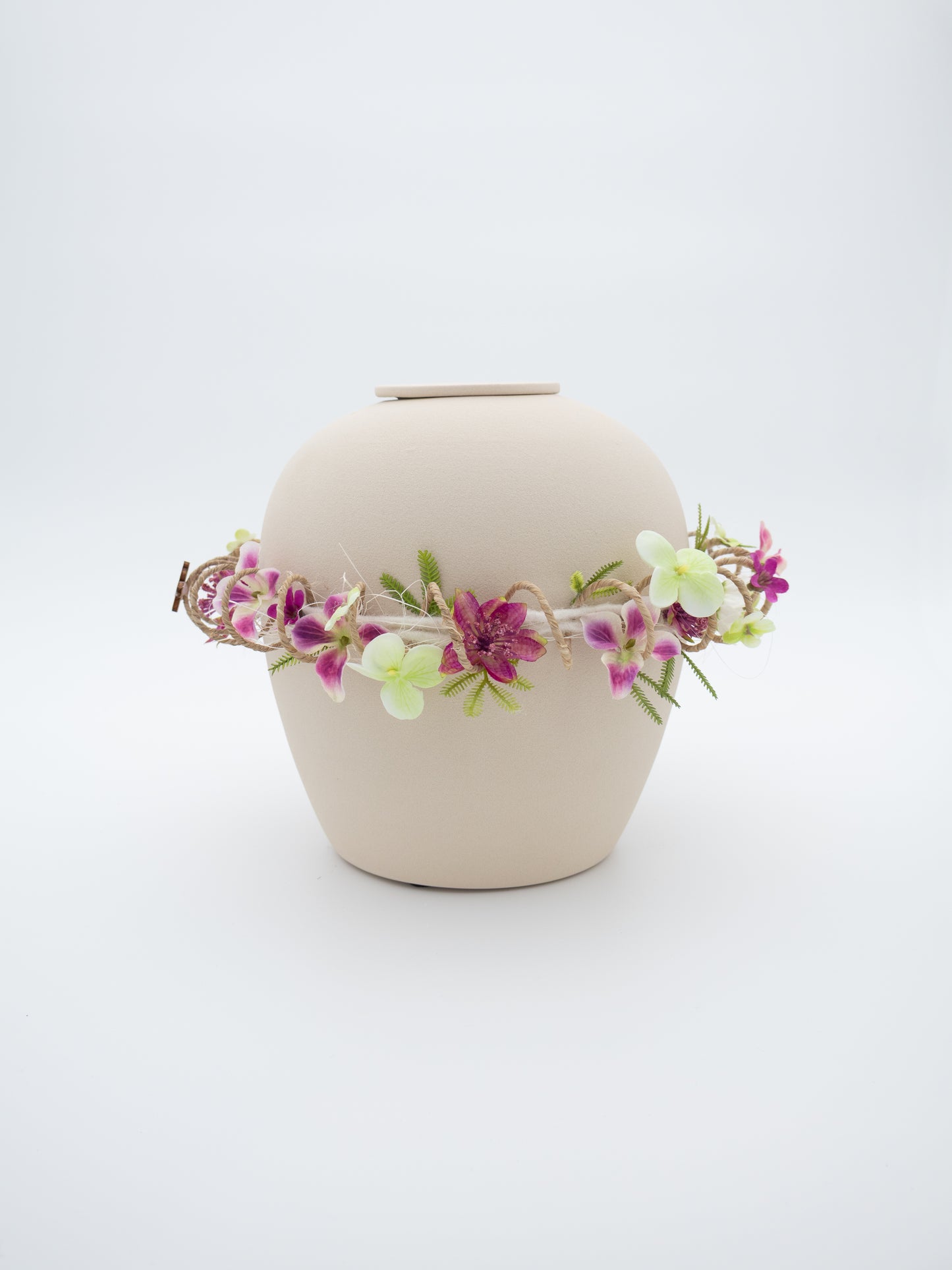 OmarmRing Verno herdenkingsurn met bloemenkrans – beige (Mauve)
